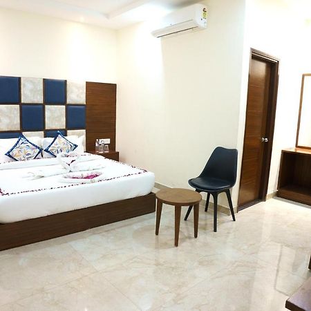 Hotel Vihaan Residency Zirakpur Екстериор снимка