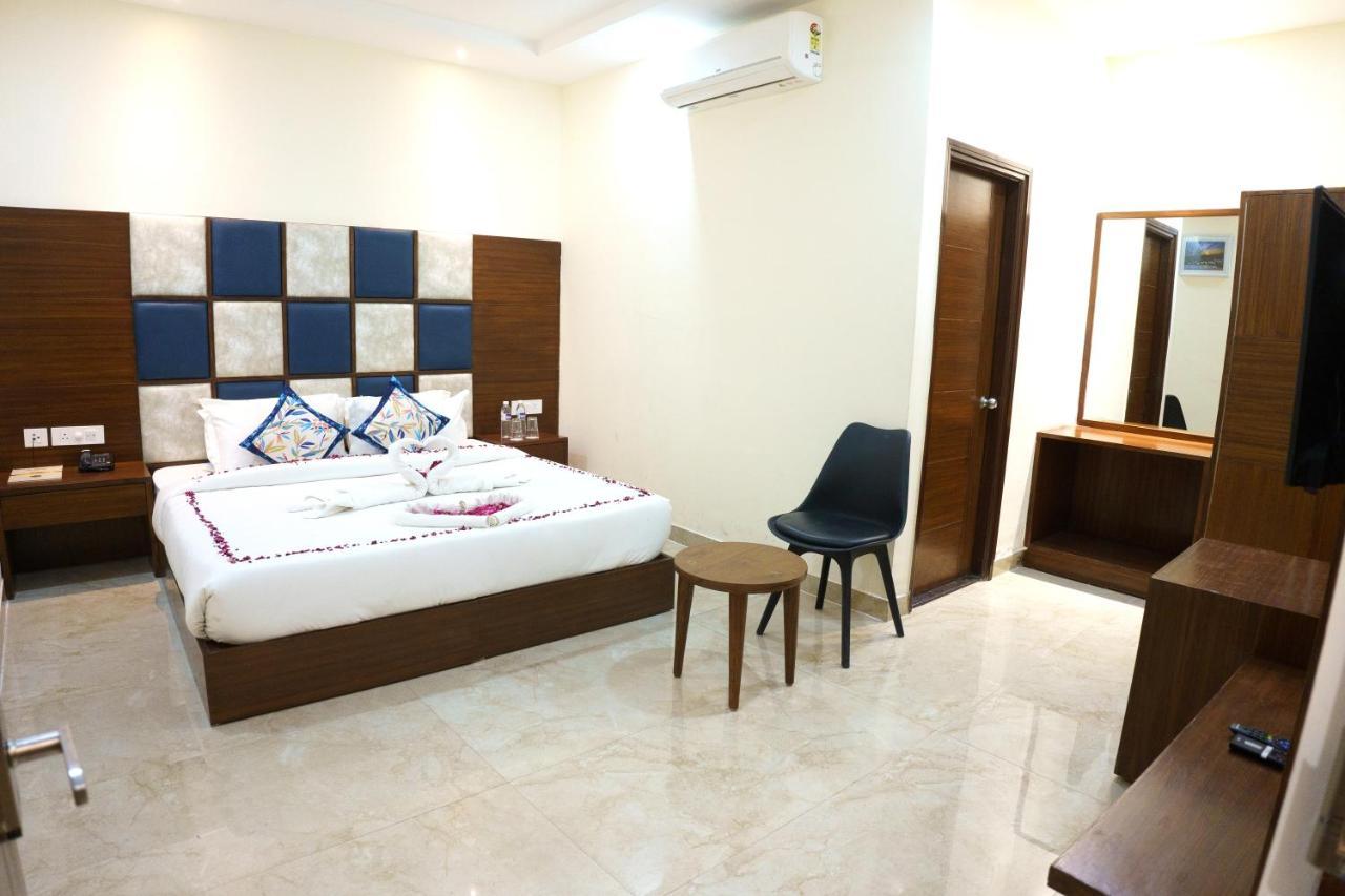 Hotel Vihaan Residency Zirakpur Екстериор снимка