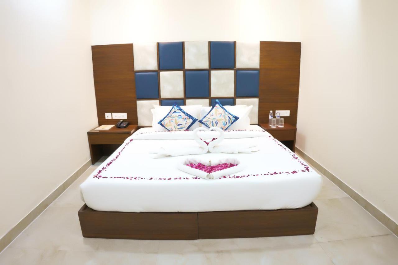 Hotel Vihaan Residency Zirakpur Екстериор снимка