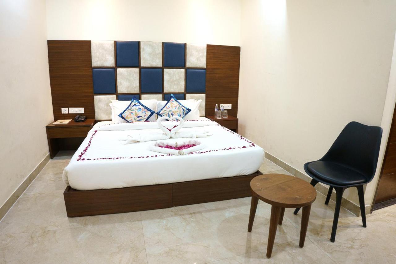 Hotel Vihaan Residency Zirakpur Екстериор снимка