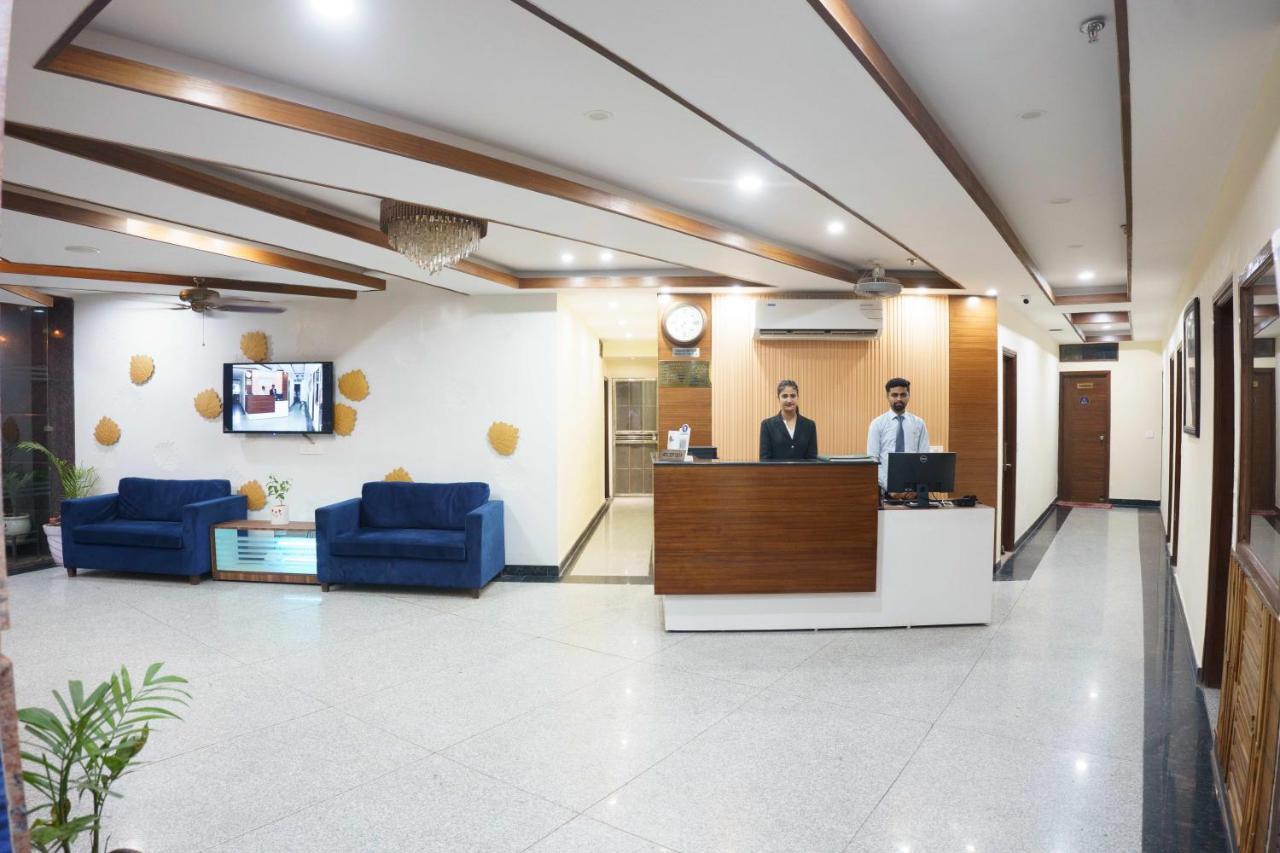 Hotel Vihaan Residency Zirakpur Екстериор снимка