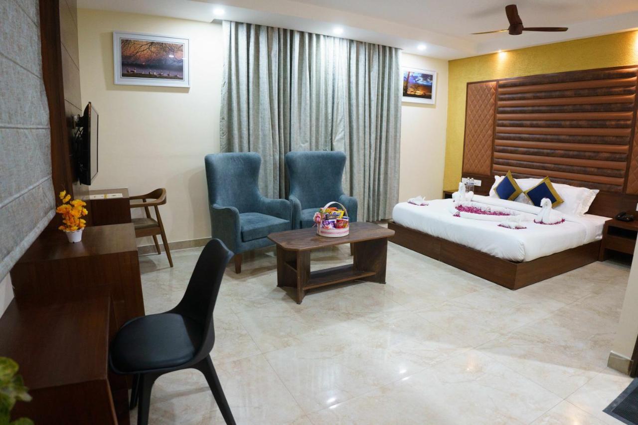 Hotel Vihaan Residency Zirakpur Екстериор снимка