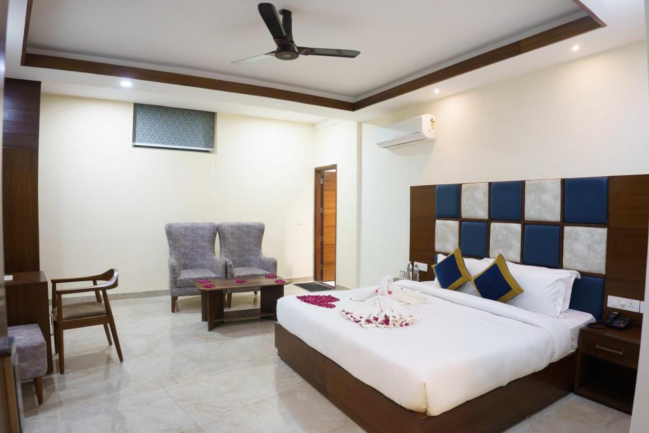 Hotel Vihaan Residency Zirakpur Екстериор снимка